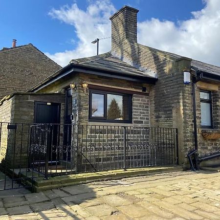 Unique Victorian Stable Conversion Halifax Bagian luar foto