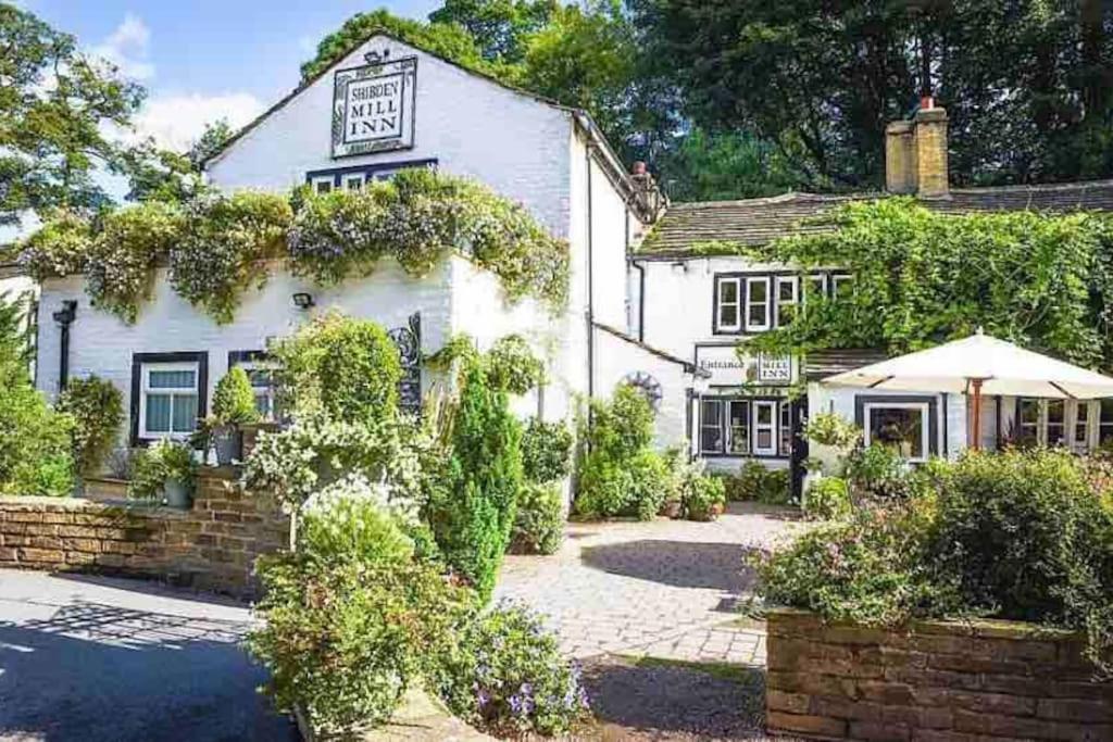 Unique Victorian Stable Conversion Halifax Bagian luar foto