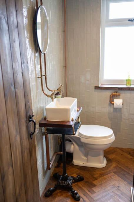 Unique Victorian Stable Conversion Halifax Bagian luar foto