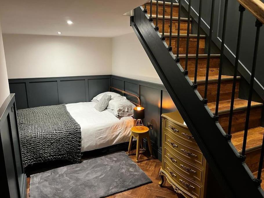Unique Victorian Stable Conversion Halifax Bagian luar foto