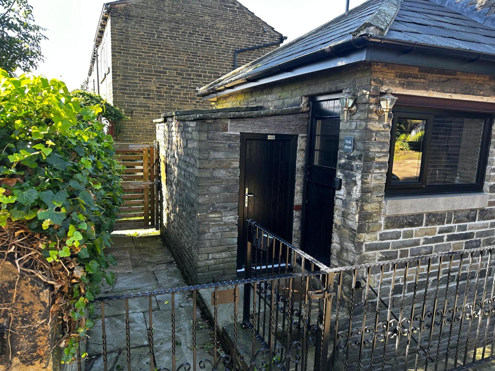 Unique Victorian Stable Conversion Halifax Bagian luar foto